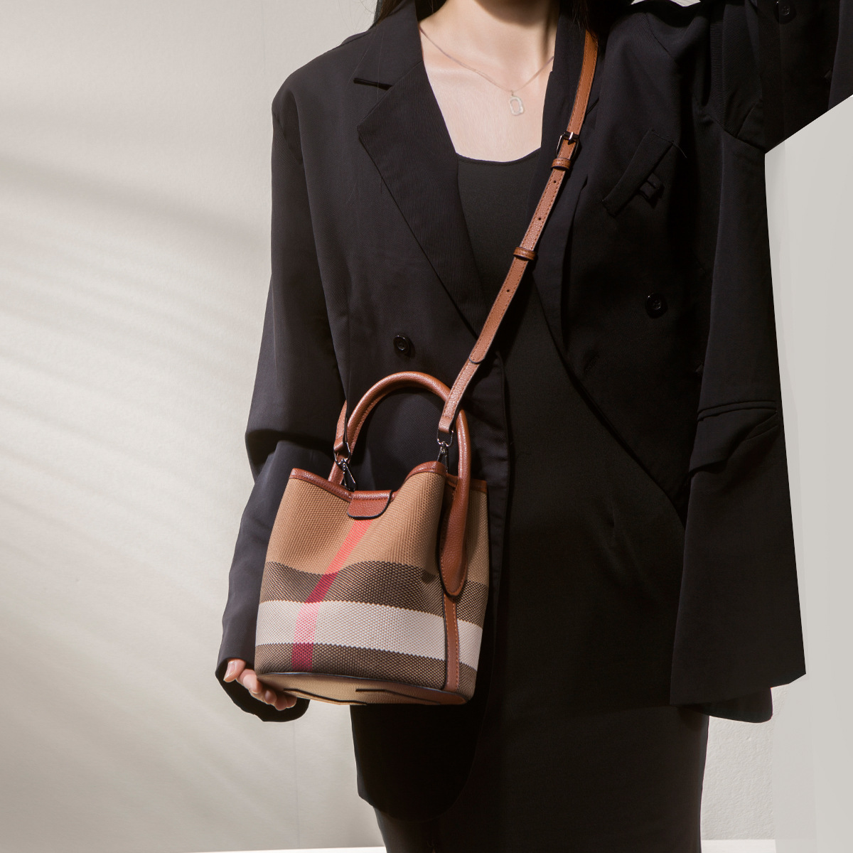 Minimalistyczna torba na pielu – Leather Work Womens Backpack recenzja i cena