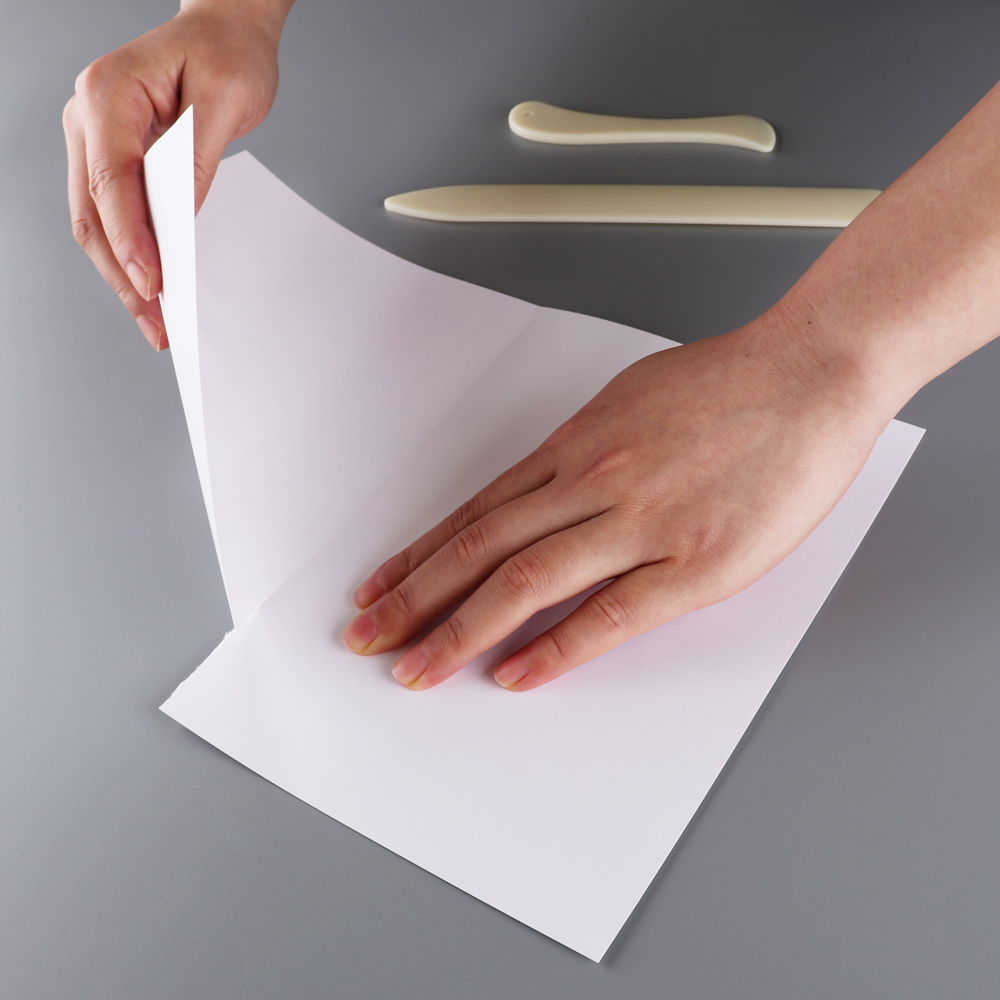 Dziurkacz do papieru i teczka  – Bone Folder Tool recenzja i cena